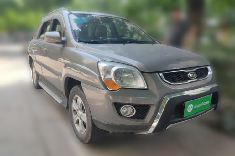 Used Kia Sportage 2012 2.0L Manual Two-Wheel Drive GL Trim Front Right 45 Deg