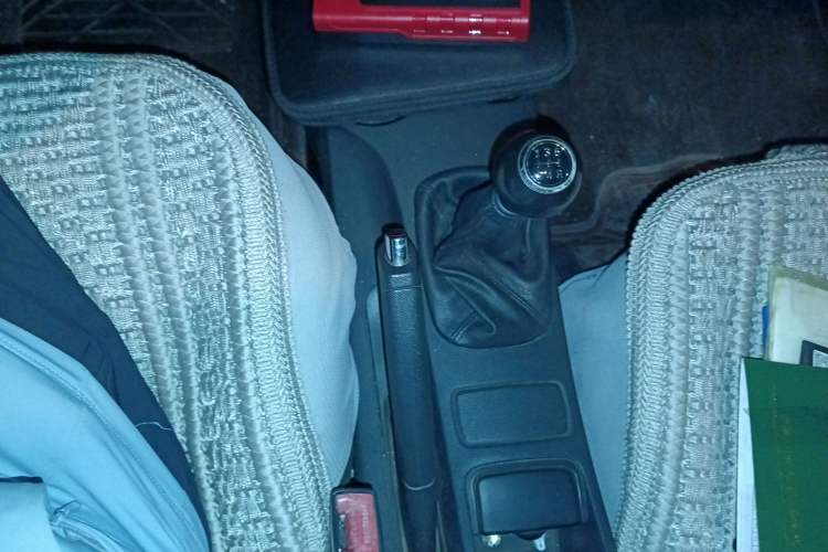 Used Kia Sportage 2012 2.0L Manual 4x4 GLS Trim Gear Lever