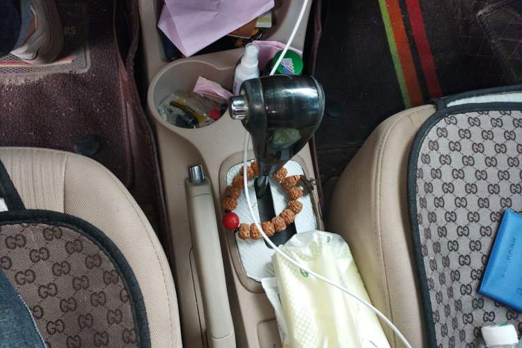 Used Kia Sportage 2012 2.0L Automatic Two-Wheel Drive GL Trim Gear Lever