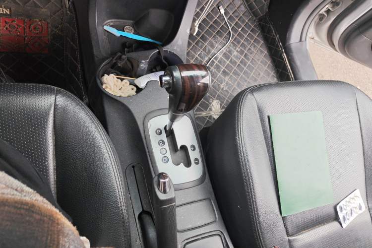 Used Kia Sportage 2012 2.0L Automatic Two-Wheel Drive GLS Gear Lever