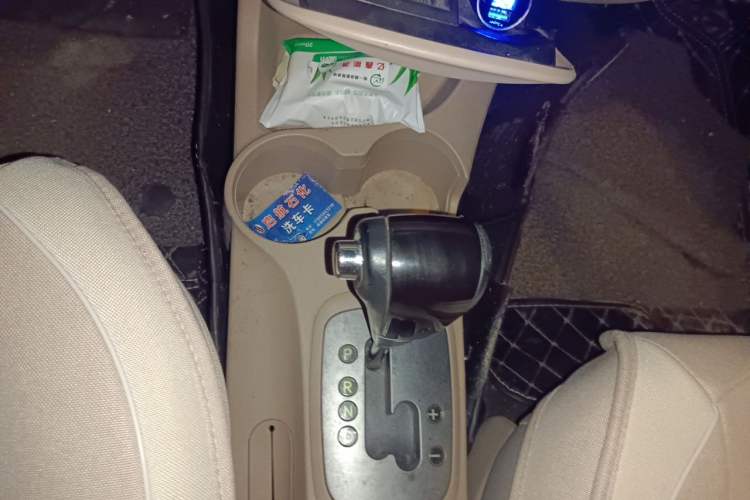 Used Kia Sportage 2012 2.0L Automatic Two-Wheel Drive GL Trim Gear Lever