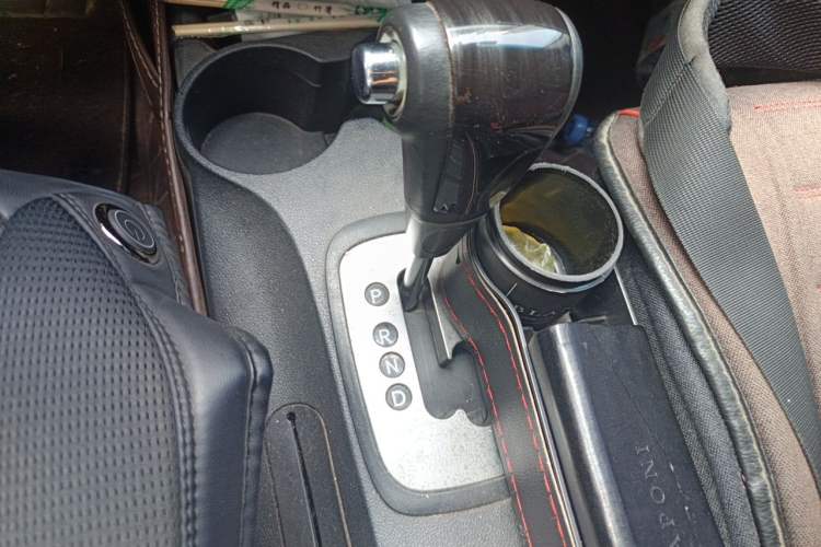 Used Kia Sportage 2012 2.0L Automatic Two-Wheel Drive GLS Gear Lever