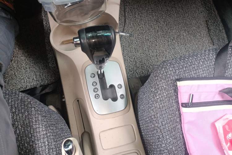 Used Kia Sportage 2012 2.0L Automatic Two-Wheel Drive GL Trim Gear Lever