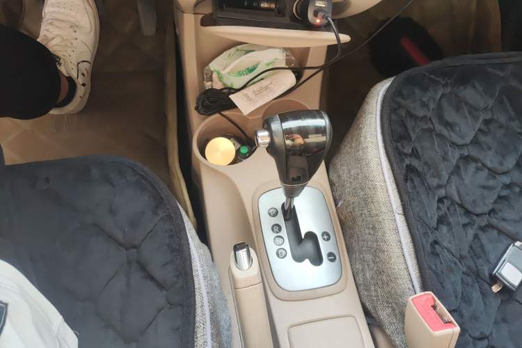 Used Kia Sportage 2012 2.0L Automatic Two-Wheel Drive GL Trim Gear Lever