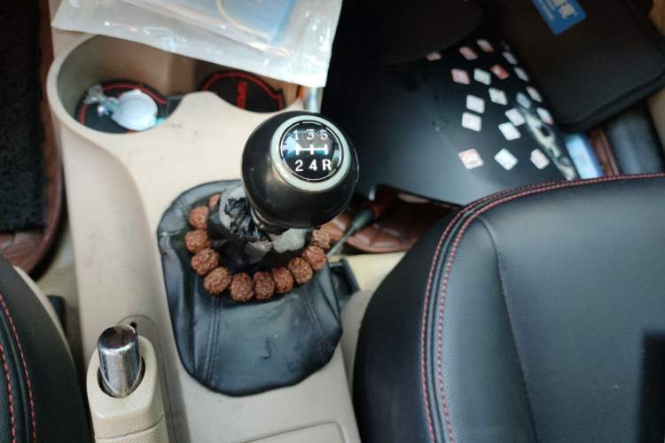 Used Kia Sportage 2012 2.0L Manual Two-Wheel Drive GL Trim Gear Lever