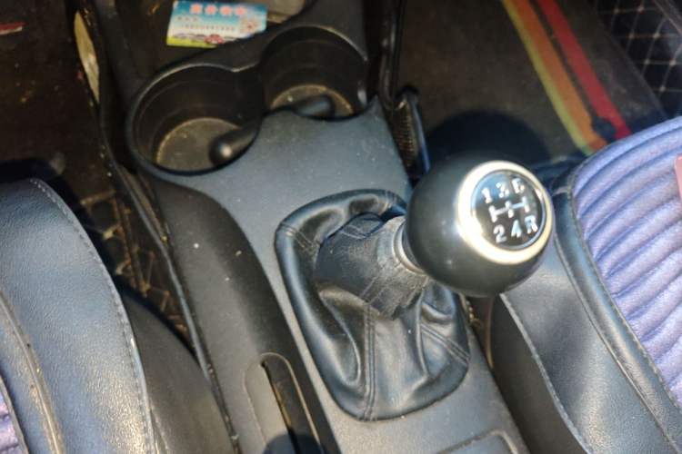 Used Kia Sportage 2012 2.0L Manual Two-Wheel Drive GL Trim Gear Lever