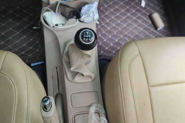 Used Kia Sportage 2012 2.0L Manual Two-Wheel Drive GL Trim Gear Lever