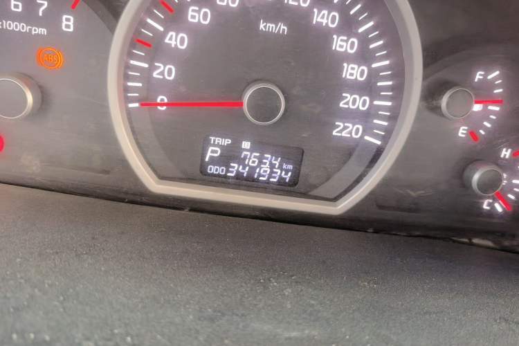 Used Kia Sportage 2012 2.0L Automatic Two-Wheel Drive GL Trim Odometer Close Up