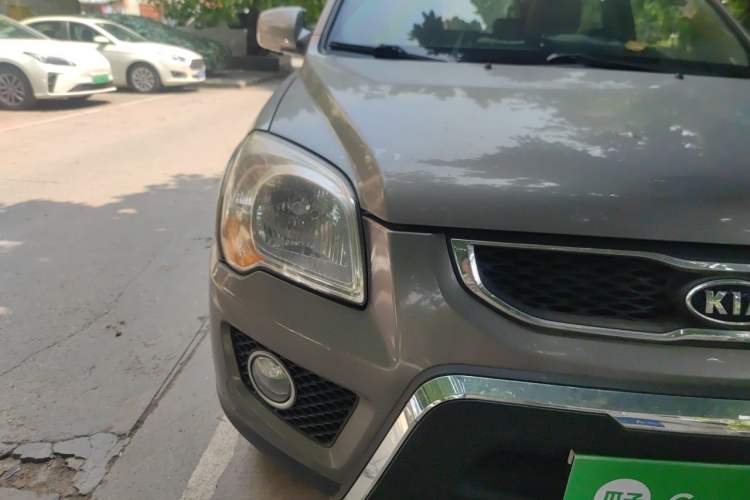 Used Kia Sportage 2012 2.0L Manual Two-Wheel Drive GL Trim Right Front Headlight
