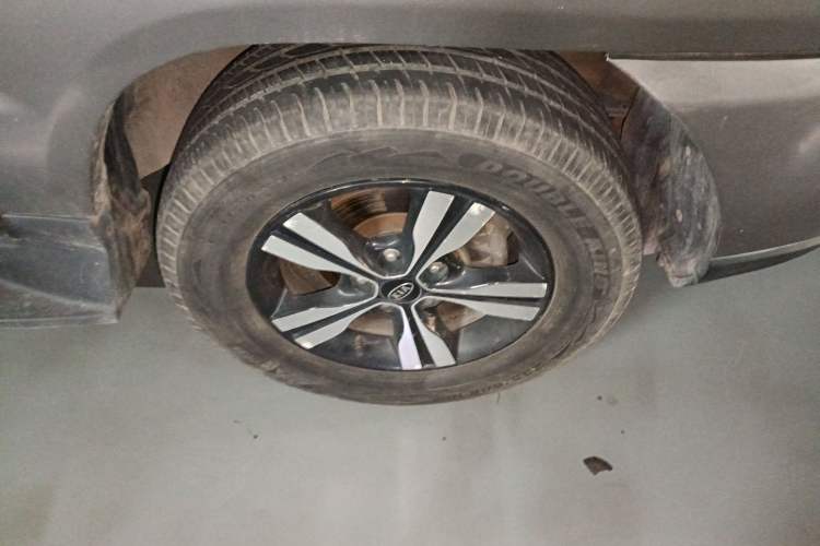 Used Kia Sportage 2012 2.0L Manual 4x4 GLS Trim Right Front Wheel Hub