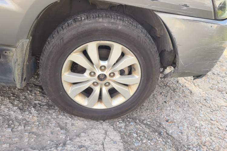 Used Kia Sportage 2012 2.0L Automatic Two-Wheel Drive GL Trim Right Front Wheel Hub
