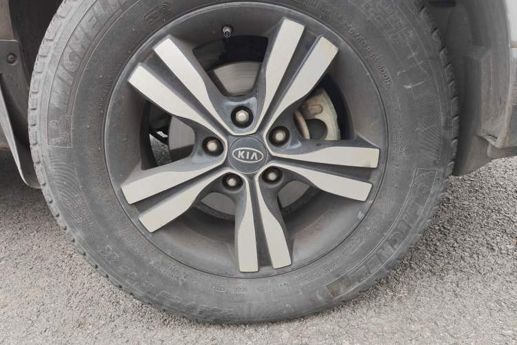 Used Kia Sportage 2012 2.0L Automatic Two-Wheel Drive GLS Right Front Wheel Hub