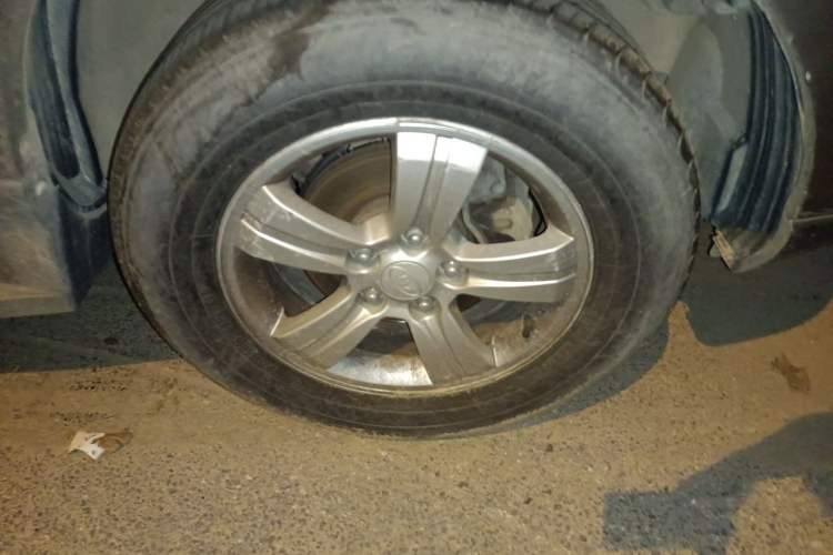 Used Kia Sportage 2012 2.0L Automatic Two-Wheel Drive GL Trim Right Front Wheel Hub