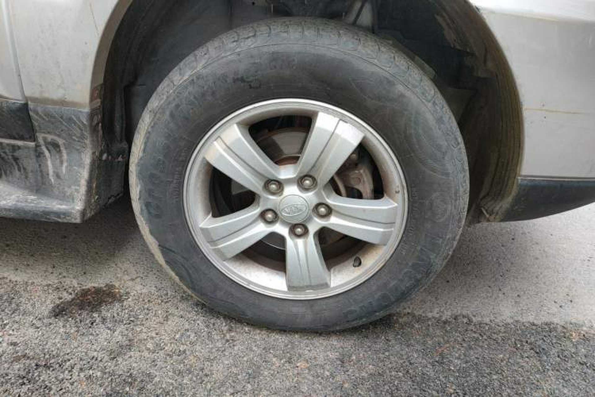 Used Kia Sportage 2012 2.0L Manual Two-Wheel Drive GL Trim Right Front Wheel Hub