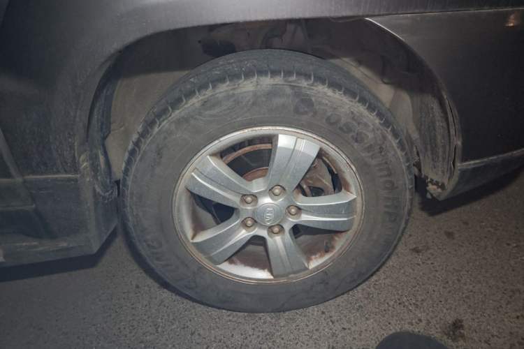 Used Kia Sportage 2012 2.0L Manual Two-Wheel Drive GL Trim Right Front Wheel Hub