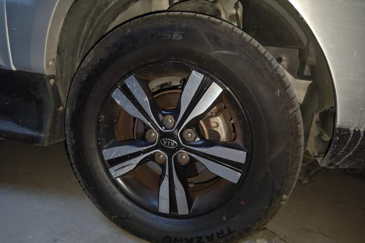 Used Kia Sportage 2012 2.0L Automatic Two-Wheel Drive GLS Right Front Wheel Hub