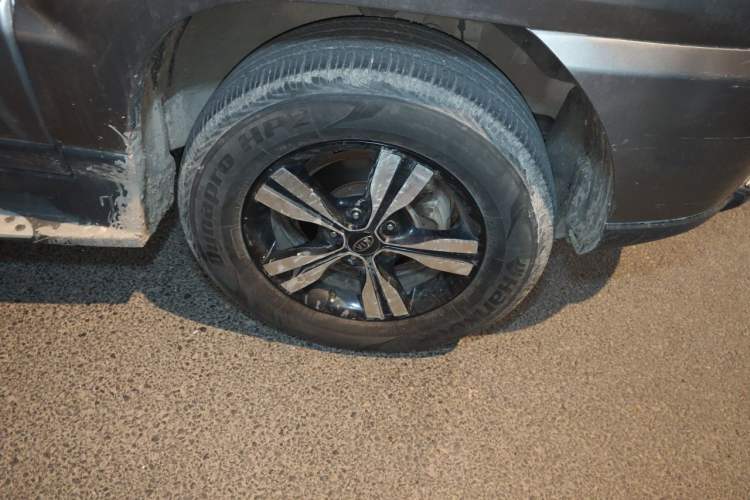Used Kia Sportage 2012 2.0L Manual Two-Wheel Drive GL Trim Right Front Wheel Hub