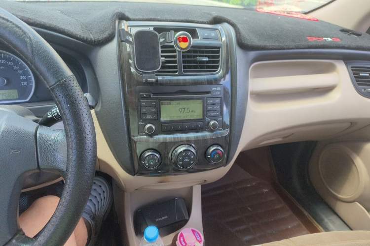 Used Kia Sportage 2012 2.0L Manual Two-Wheel Drive GL Trim Audio And AC Panel