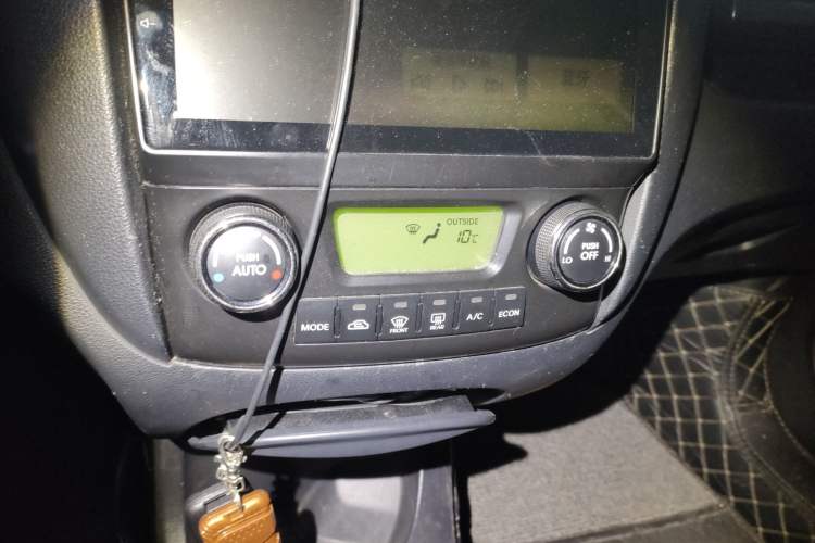 Used Kia Sportage 2012 2.0L Manual Two-Wheel Drive GLS Audio And AC Panel