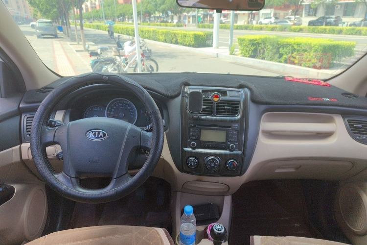 Used Kia Sportage 2012 2.0L Manual Two-Wheel Drive GL Trim Center Console