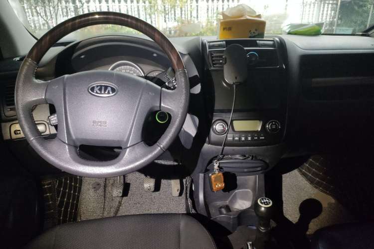 Used Kia Sportage 2012 2.0L Manual Two-Wheel Drive GLS Center Console