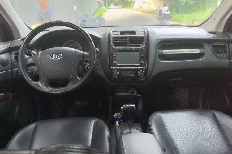 Used Kia Sportage 2012 2.0L Automatic Two-Wheel Drive GLS Center Console