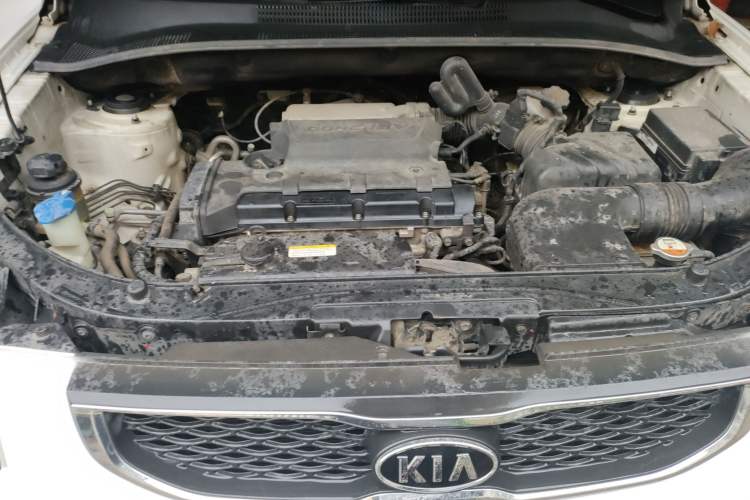 Used Kia Sportage 2012 2.0L Manual Two-Wheel Drive GLS Engine Bay