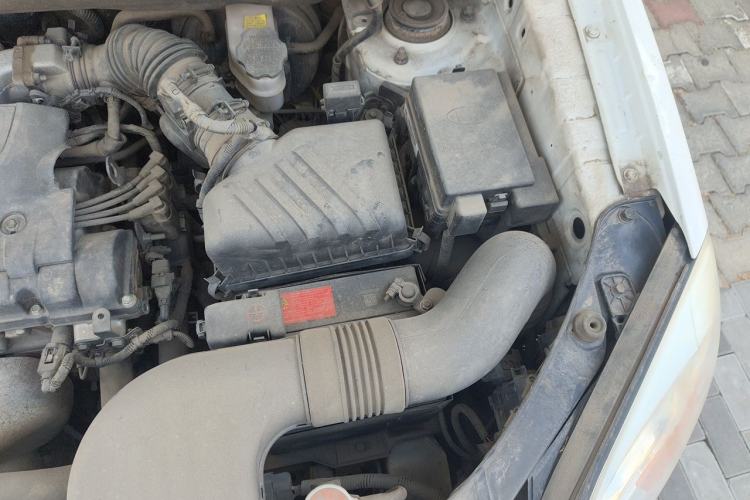 Used Kia Sportage 2012 2.0L Manual Two-Wheel Drive GL Trim Engine Bay Left