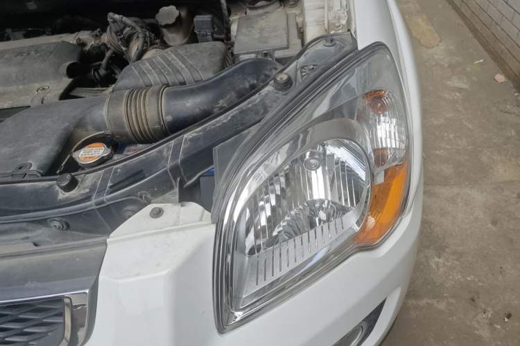 Used Kia Sportage 2012 2.0L Manual Two-Wheel Drive GL Trim Engine Bay Left