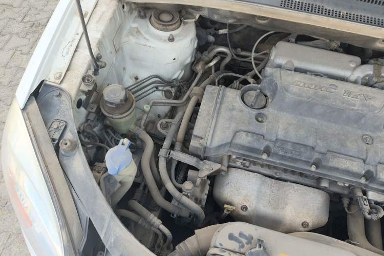 Used Kia Sportage 2012 2.0L Manual Two-Wheel Drive GL Trim Engine Bay Right