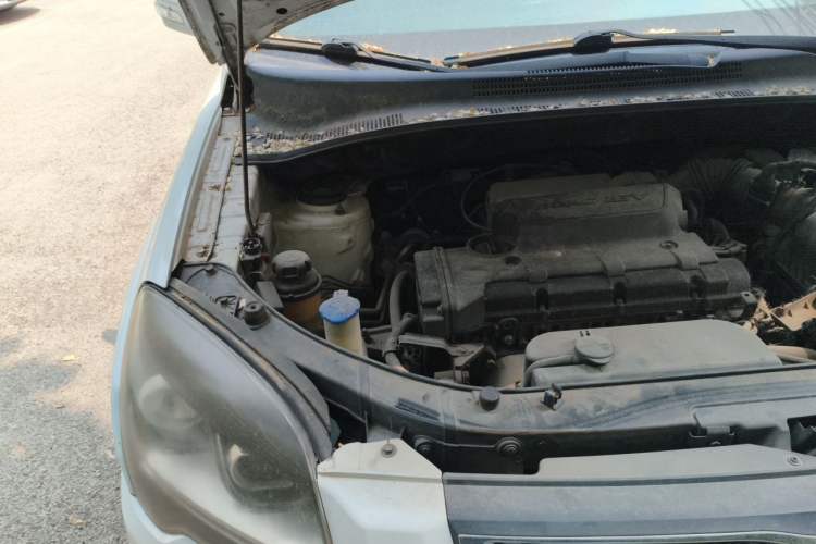 Used Kia Sportage 2012 2.0L Manual Two-Wheel Drive GLS Engine Bay Right