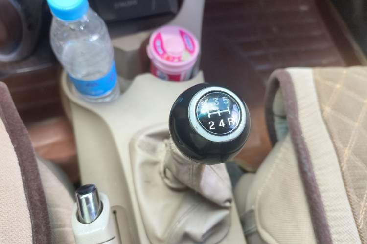 Used Kia Sportage 2012 2.0L Manual Two-Wheel Drive GL Trim Gear Lever