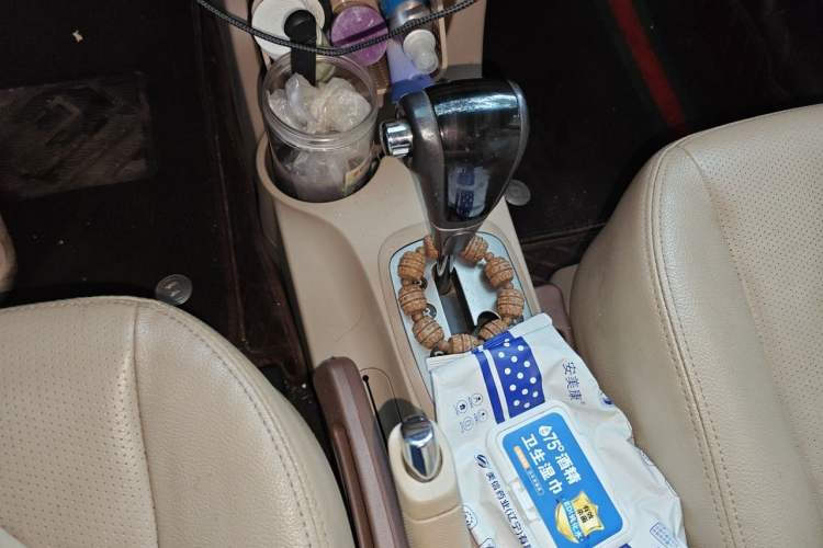 Used Kia Sportage 2012 2.0L Automatic Two-Wheel Drive GLS Gear Lever