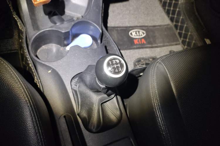Used Kia Sportage 2012 2.0L Manual Two-Wheel Drive GLS Gear Lever