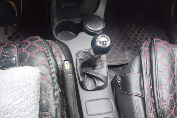Used Kia Sportage 2012 2.0L Manual Two-Wheel Drive GLS Gear Lever
