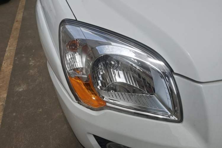 Used Kia Sportage 2012 2.0L Manual Two-Wheel Drive GL Trim Right Front Headlight