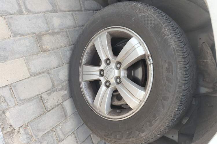 Used Kia Sportage 2012 2.0L Manual Two-Wheel Drive GL Trim Right Front Wheel Hub