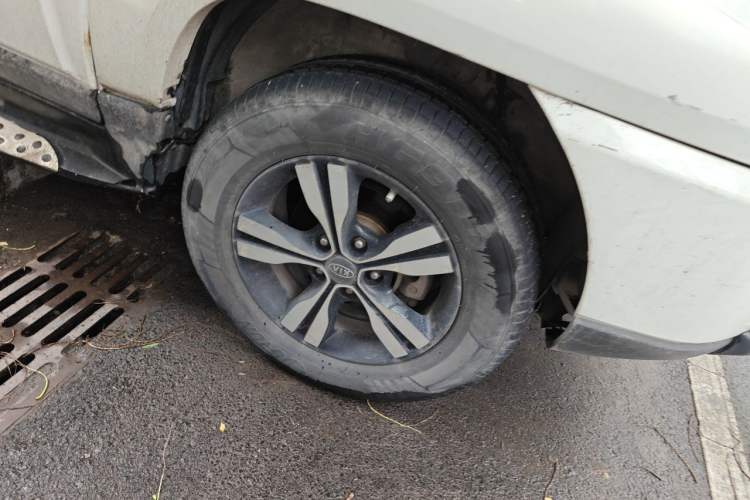 Used Kia Sportage 2012 2.0L Automatic Two-Wheel Drive GLS Right Front Wheel Hub