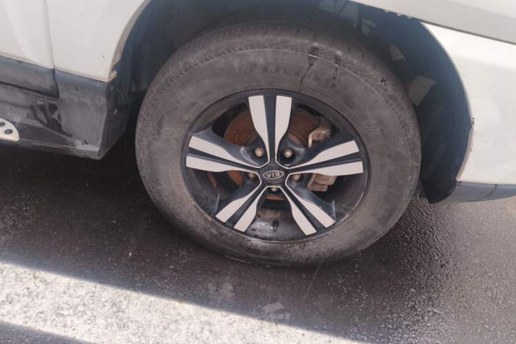 Used Kia Sportage 2012 2.0L Manual Two-Wheel Drive GLS Right Front Wheel Hub