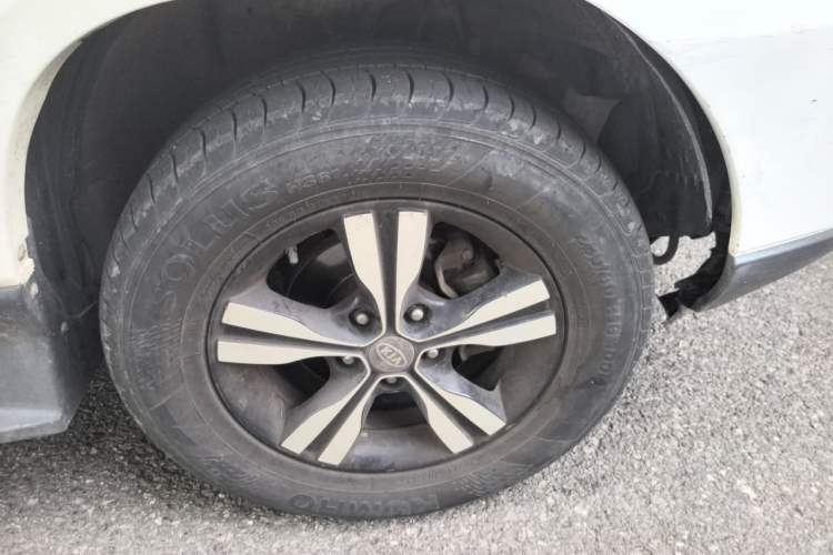 Used Kia Sportage 2012 2.0L Automatic Two-Wheel Drive GLS Right Front Wheel Hub