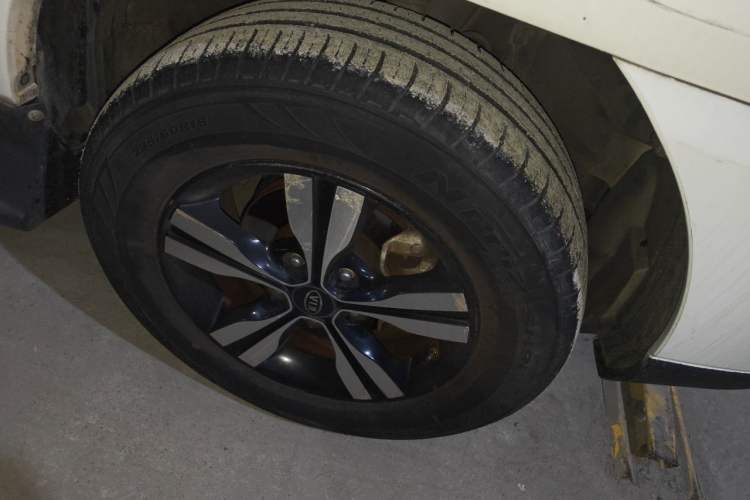 Used Kia Sportage 2012 2.0L Automatic Two-Wheel Drive GLS Right Front Wheel Hub