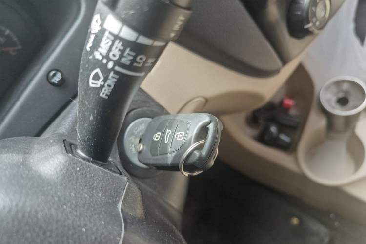 Used Kia Sportage 2012 2.0L Manual Two-Wheel Drive GL Trim Vehicle Key