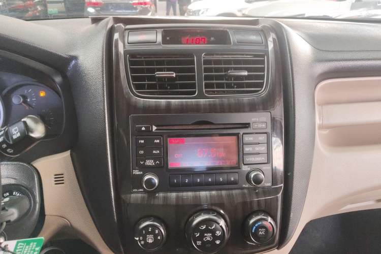 Used Kia Sportage 2013 2.0L Automatic Two-Wheel Drive GL Trim Audio And AC Panel