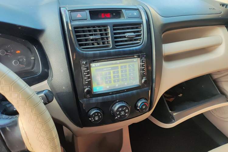 Used Kia Sportage 2013 2.0L Manual Two-Wheel Drive GL Trim Audio And AC Panel