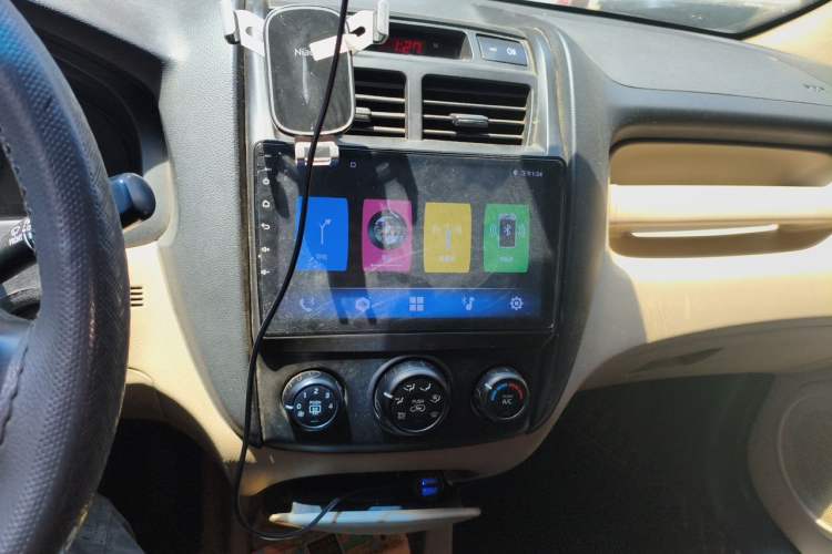 Used Kia Sportage 2013 2.0L Manual Two-Wheel Drive GL Trim Audio And AC Panel