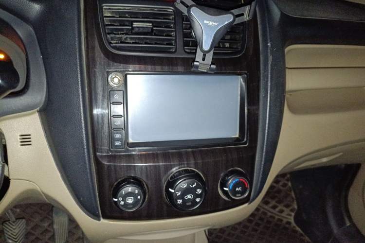 Used Kia Sportage 2013 2.0L Manual Two-Wheel Drive GL Trim Audio And AC Panel