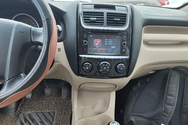 Used Kia Sportage 2013 2.0L Manual Two-Wheel Drive GL Trim Audio And AC Panel