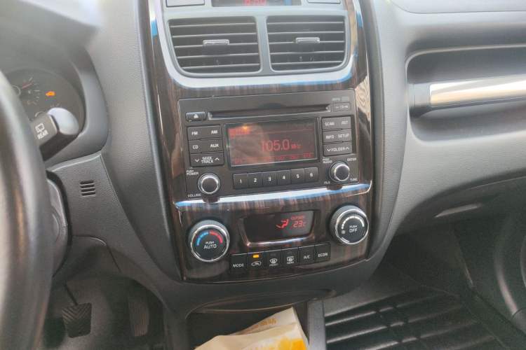 Used Kia Sportage 2013 2.0L Manual Two-Wheel Drive GLS Audio And AC Panel
