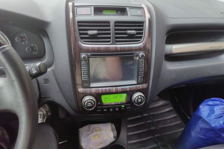 Used Kia Sportage 2013 2.0L Manual Two-Wheel Drive GLS Audio And AC Panel