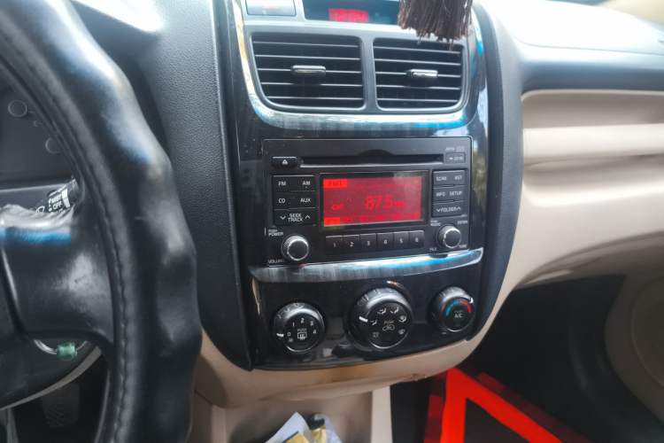 Used Kia Sportage 2013 2.0L Manual Two-Wheel Drive GL Trim Audio And AC Panel